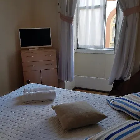 Hostel Alojamento, Pensao Ferro - *